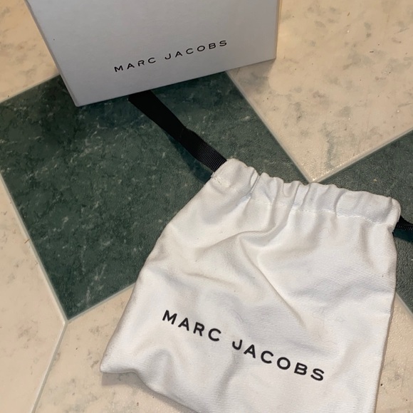 Marc Jacobs vintage bow necklace from the Las Vegas store gold plated bag & box - Picture 2 of 5